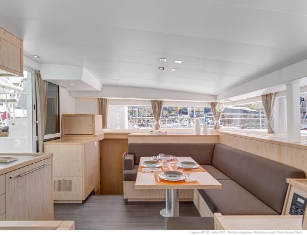 Lagoon 400 S2 Saloon