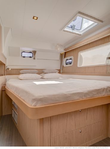 Lagoon 400 S2 Port Aft Guest Cabin