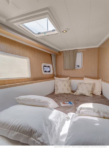 Lagoon 400 S2 Port Forward Guest Cabin