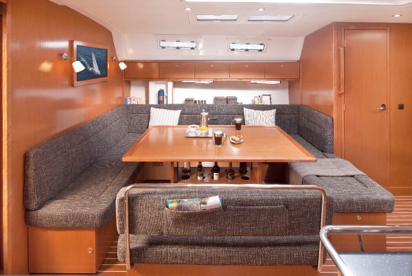 Bavaria 50 Cruiser Dining