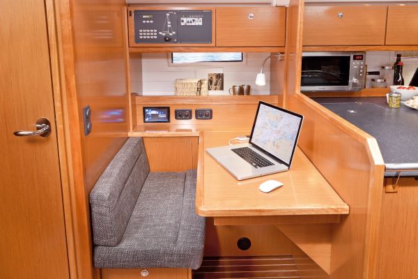 Bavaria 50 Cruiser Chart Table