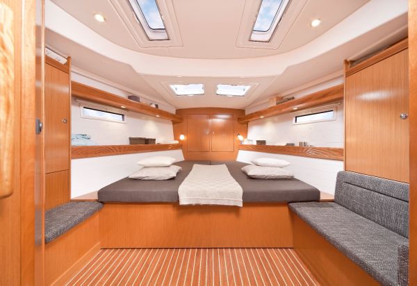 Bavaria 50 Cruiser Cabin