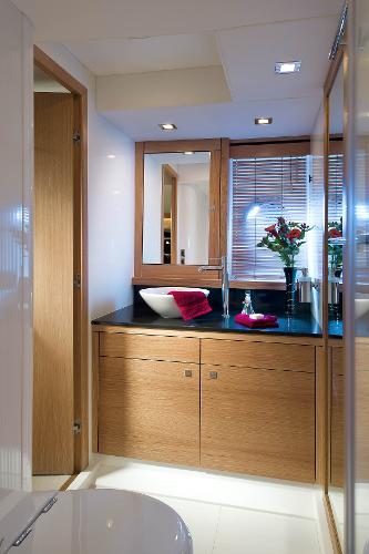 Sunseeker Manhattan 63 Bathroom