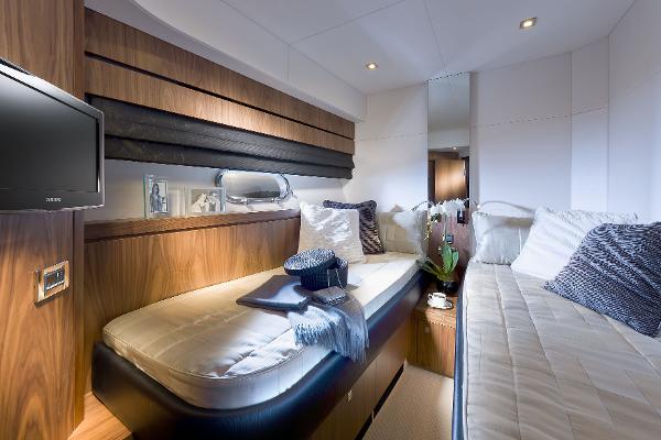 Sunseeker Manhattan 73 Twin Cabin