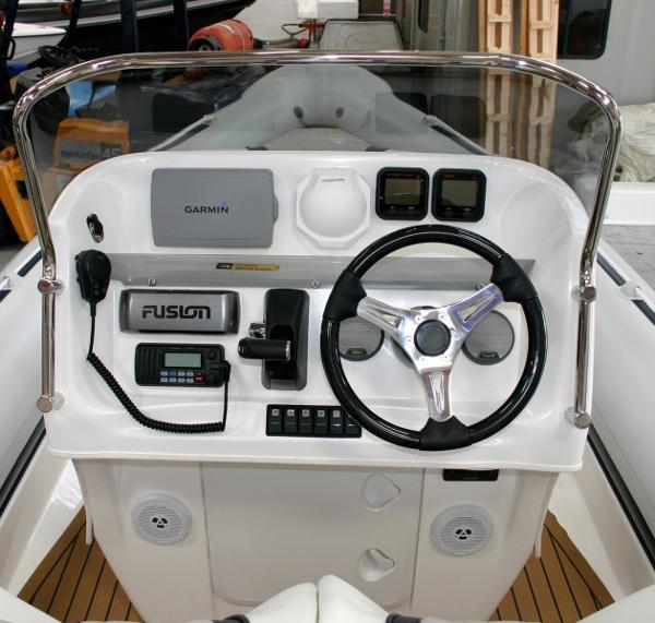 Cobra Ribs Nautique 7.6m Helm