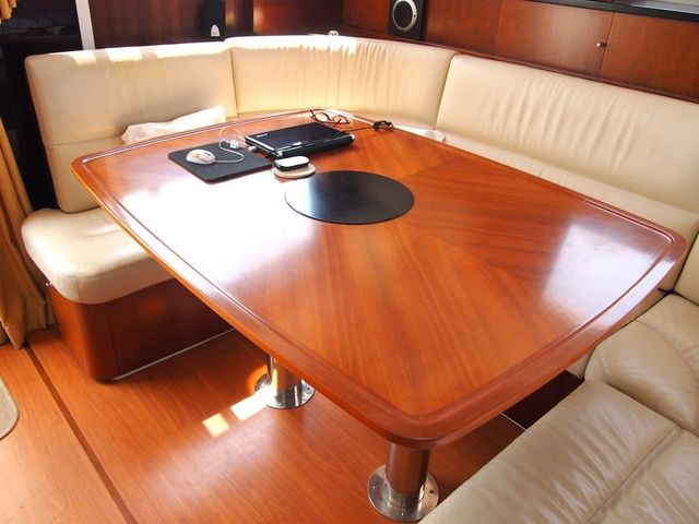 Fountaine Pajot Eleuthera 60 (Saloon)
