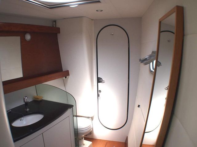 Fountaine Pajot Eleuthera 60 (Bathroom)