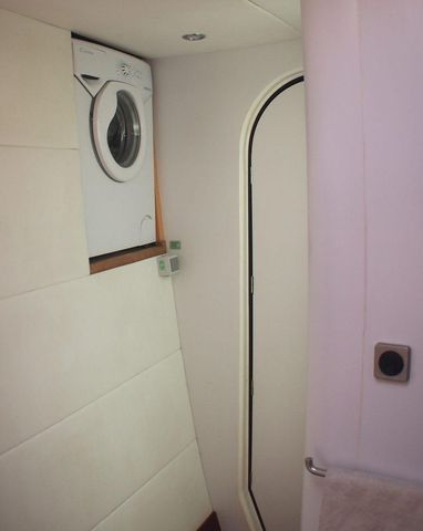 Fountaine Pajot Eleuthera 60 (Washing Machine)