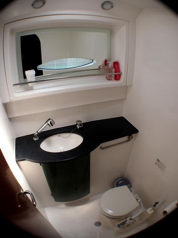Fountaine Pajot Eleuthera 60 (Bathroom)