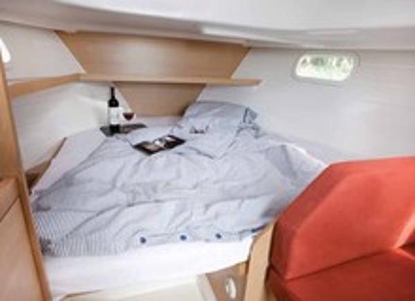 Delphia Escape MC Cabin