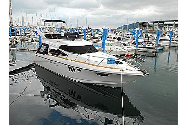 Dyna Craft 51 moored