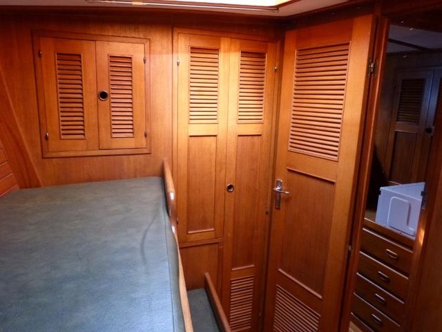 Bunk cabin fwd