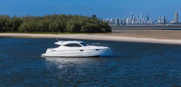 Maritimo C43 Sports Yacht Side View