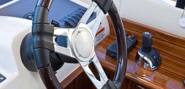 Maritimo C50 Sports Yacht Helm