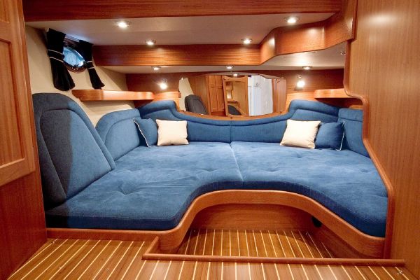 Mid cabin