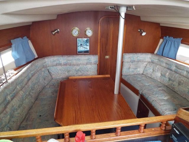 Saloon, height adjustable table for additional berths.