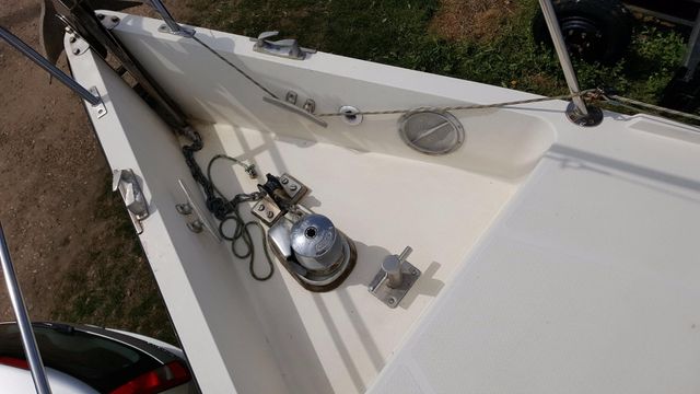 Windlass electric with clip on control lead.