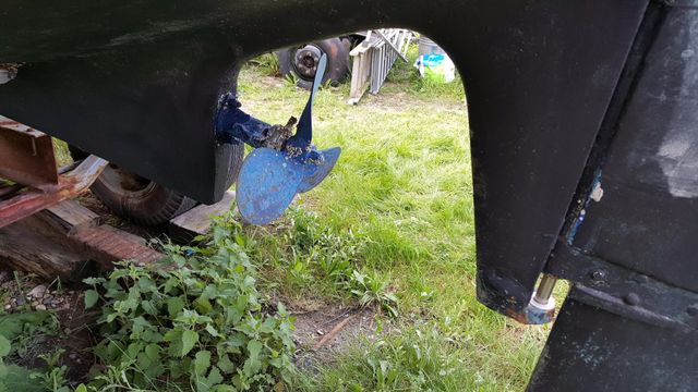 3 blade propeller and cutter.