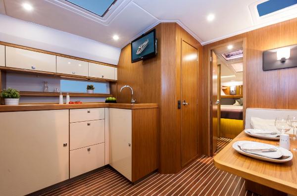 Bavaria Sport 44 Galley