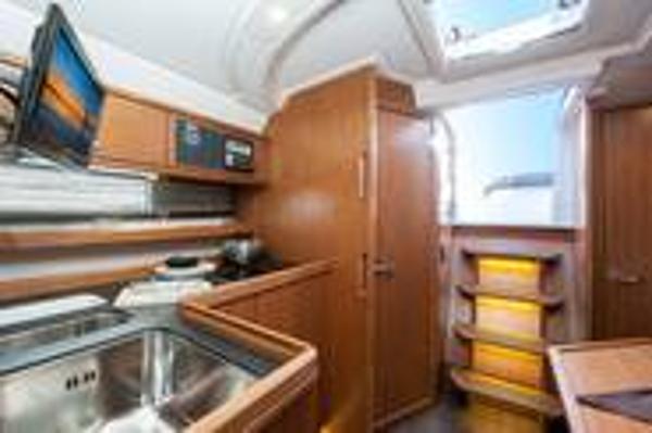 Bavaria Sport 35 Galley