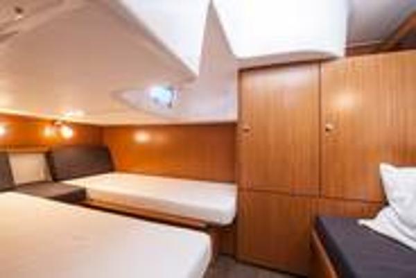 Bavaria Sport 35 Twin Cabin