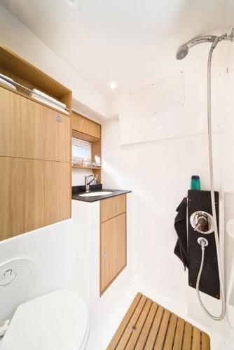 Bavaria Sport 35 Bathroom