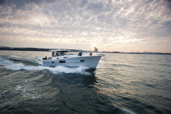 Delphia Escape 1080 Soley Cruising