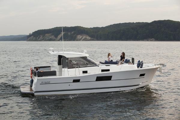 Delphia Escape 1080 Soley Side View