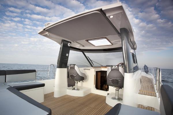 Delphia Escape 1080 Soley Cockpit