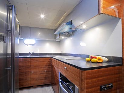 Dyna Craft 61 Galley