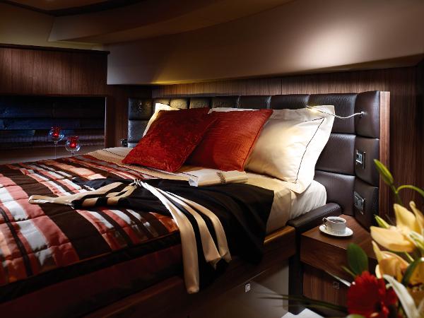Sunseeker 30M Yacht Cabin