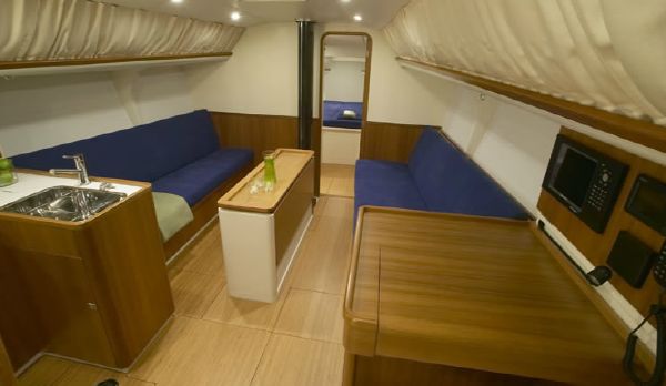 Nautor's Swan CS42 Saloon