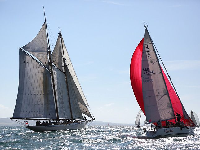 Spinnaker sailing