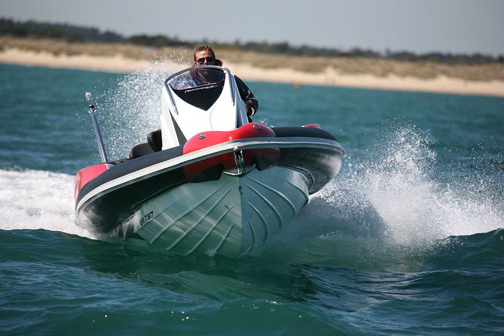 Powerboats: narrow beamed