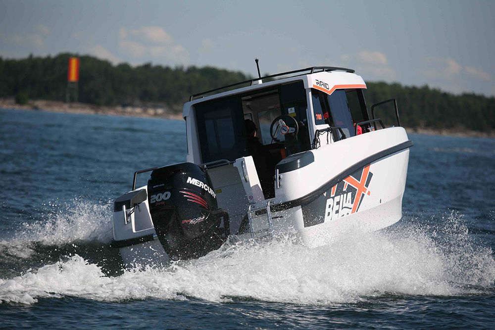Four-stroke outboard engines
