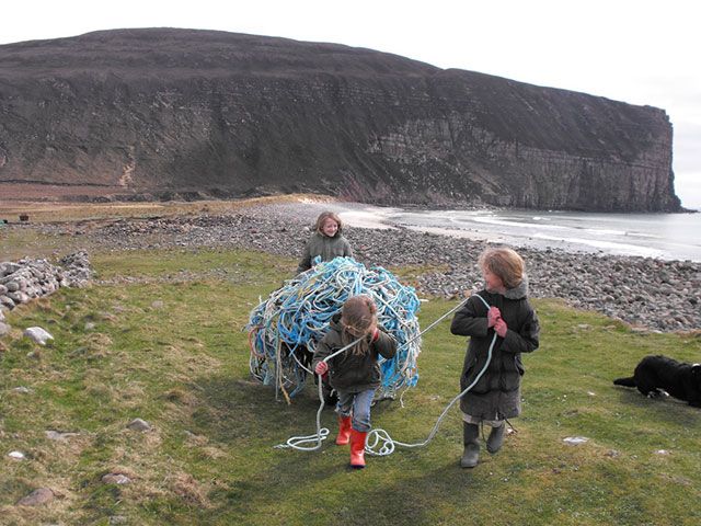 Youngsters removing rubbish in Orkney