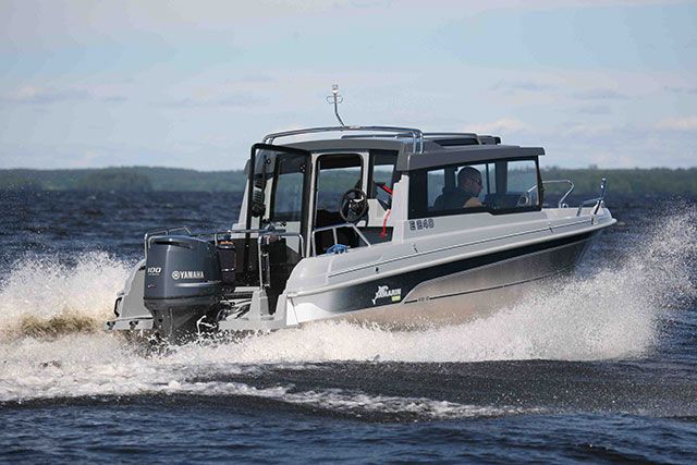 Yamarin Cross 60 stern view
