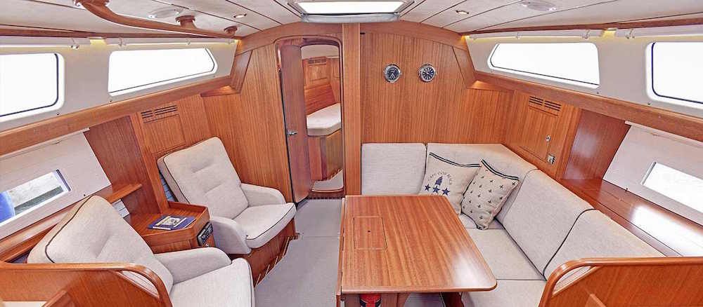 Hallberg Rassy 40 Mk2 saloon