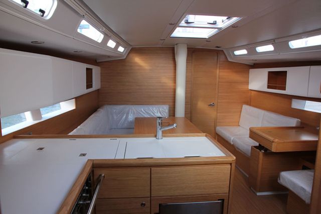 Grand Soleil 43 saloon