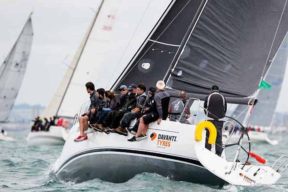 J122E Grand Prix in race mode.