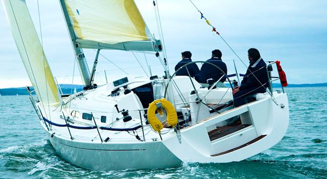 Polish and wax – How to keep your boat clean