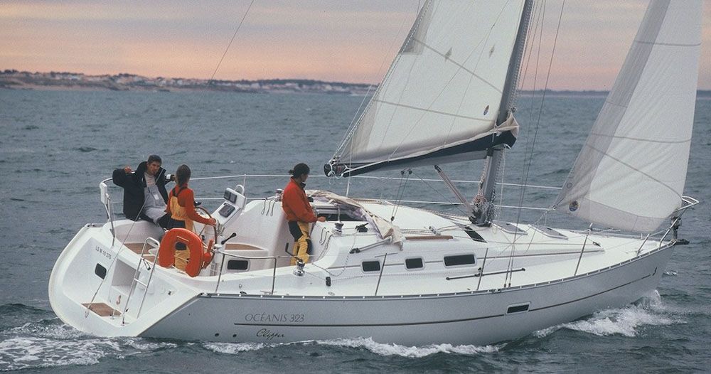 Beneteau Oceanis 323 review