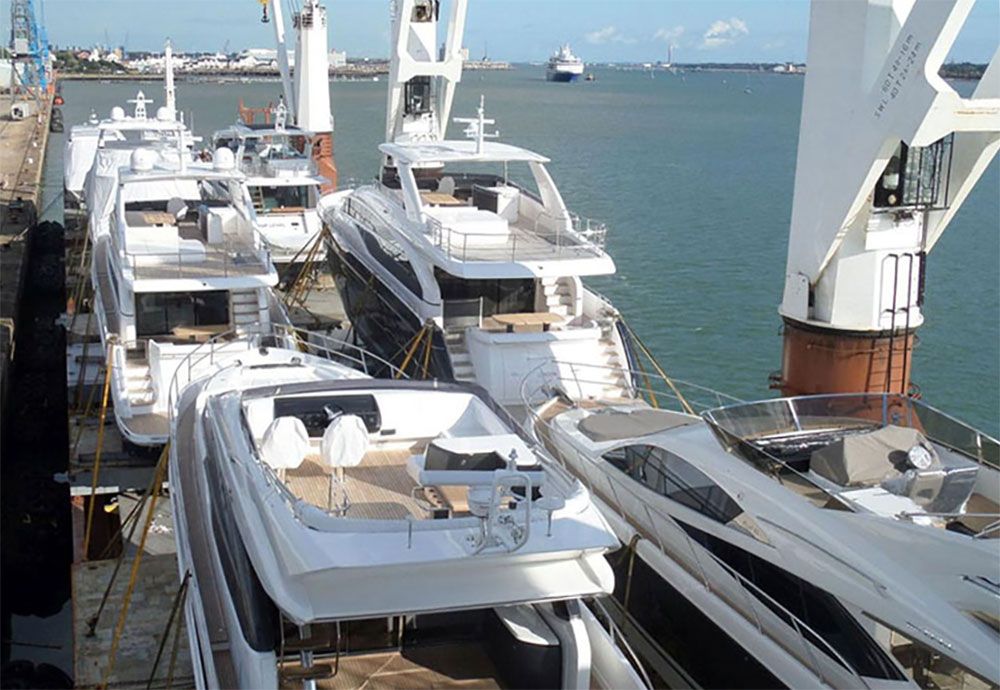 Boat transport: Photo Sevenstar Yacht Transport.