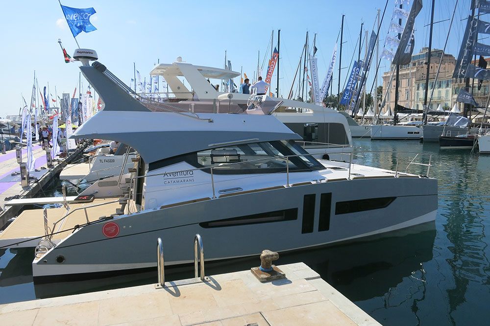 The first Aventura powercat