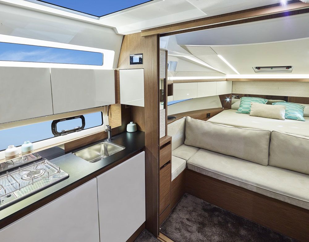 Jeanneau Leader 33 cabin