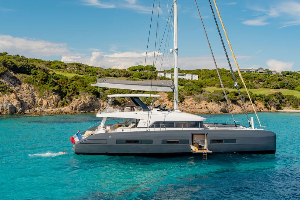 Lagoon SEVENTY 7: at anchor