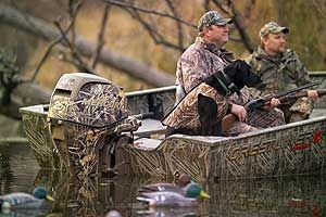 hey'll never see you coming. Camo finish of the new Mercury Flyway 25, designed for waterfowl hunters, is a first in the outboard industry.
