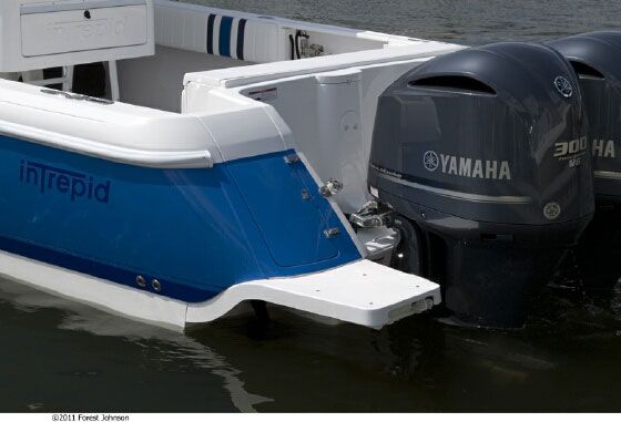 Intrepid 327 Open transom