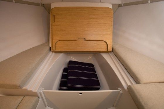 Four Winns S215 cabin berth