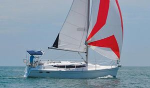 Hunter 33: A Stronger, Roomier Production Sailboat